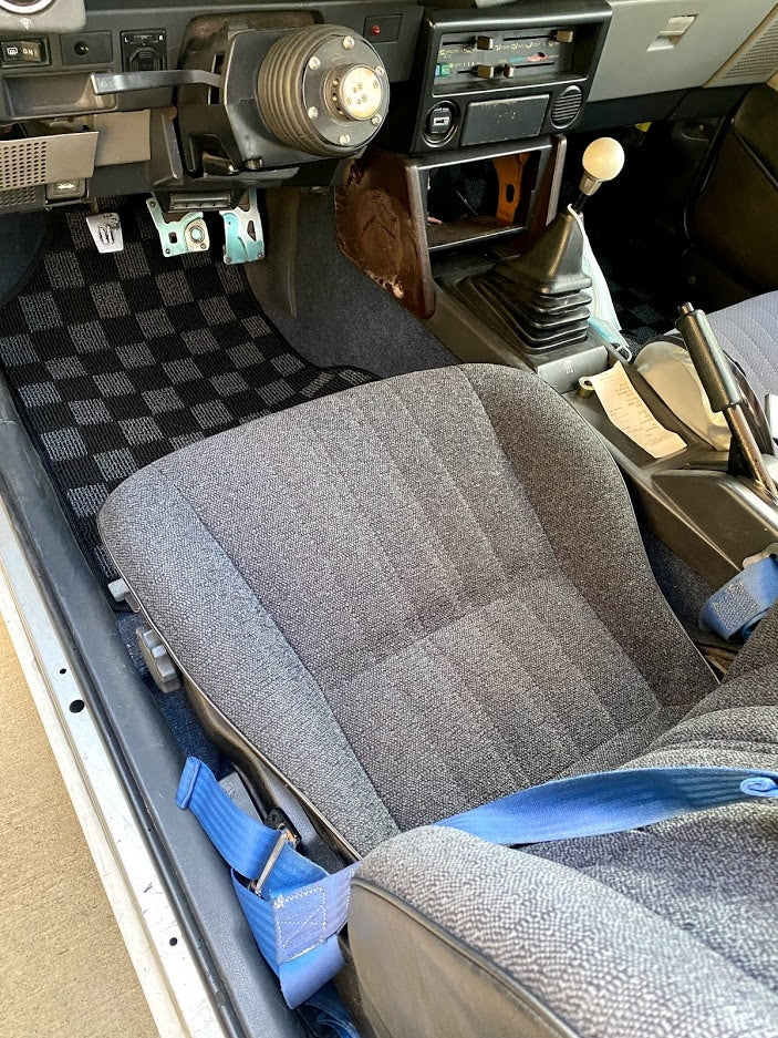 P2M TOYOTA COROLLA AE86 RACE FLOOR MATS : DARK GREY